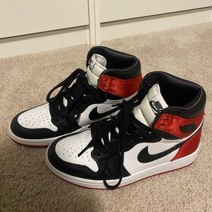 Like New Condition Nike Air Jordan 1 Retro High Red Women’s Size 6
